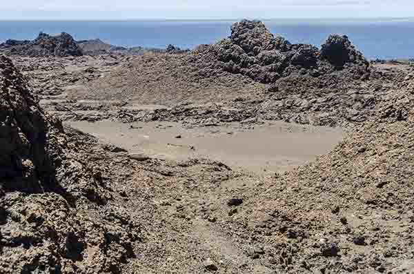 29 - Ecuador - islas Galapagos - isla Bartolome - conos parasitos